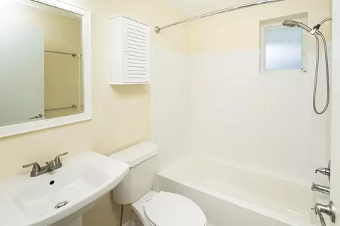 Bath - 260 Trillo St, Saint Augustine, FL 32086 photo 2 of 2