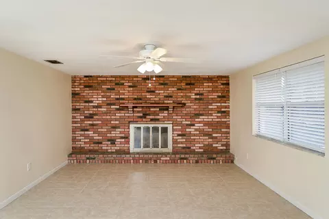 Living - 260 Trillo St, Saint Augustine, FL 32086 photo 2 of 5