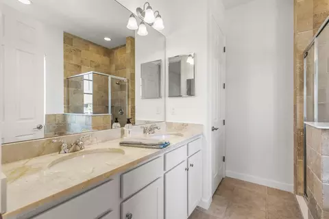 Bath - 654 Market St, Saint Augustine, FL 32095 photo 3 of 11