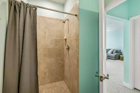 Bath - 654 Market St, Saint Augustine, FL 32095 photo 10 of 11