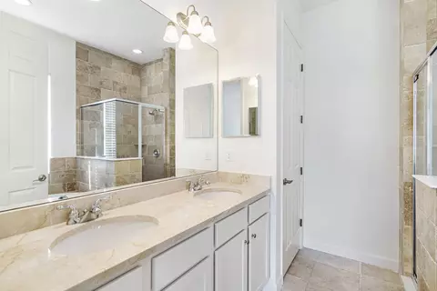 Bath - 654 Market St, Saint Augustine, FL 32095 photo 6 of 11