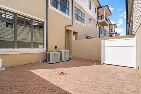 Exterior - 654 Market St, Saint Augustine, FL 32095 photo 11 of 15