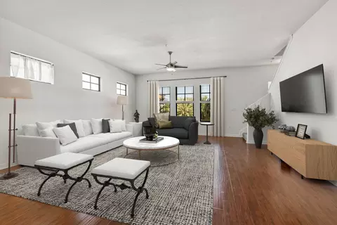 Living - 654 Market St, Saint Augustine, FL 32095 photo 3 of 4