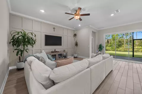 Living - 647 Narvarez Ave, Saint Augustine, FL 32084 photo 1 of 1