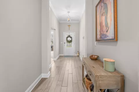 Entry Way - 647 Narvarez Ave, Saint Augustine, FL 32084 photo 3 of 6