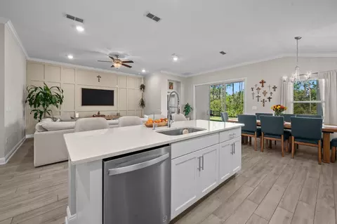 Kitchen - 647 Narvarez Ave, Saint Augustine, FL 32084 photo 10 of 11
