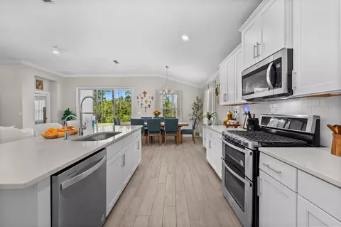 Kitchen - 647 Narvarez Ave, Saint Augustine, FL 32084 photo 8 of 11