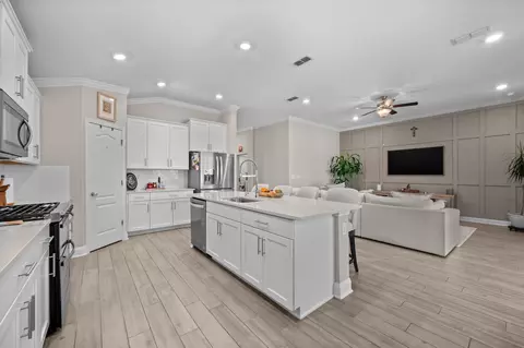 Kitchen - 647 Narvarez Ave, Saint Augustine, FL 32084 photo 7 of 11