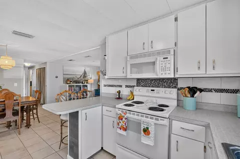 Kitchen - 125 Deltona Blvd, Saint Augustine, FL 32086 photo 4 of 5