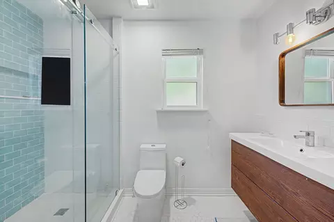 Bath - 242 Shamrock Rd, Saint Augustine, FL 32086 photo 1 of 3