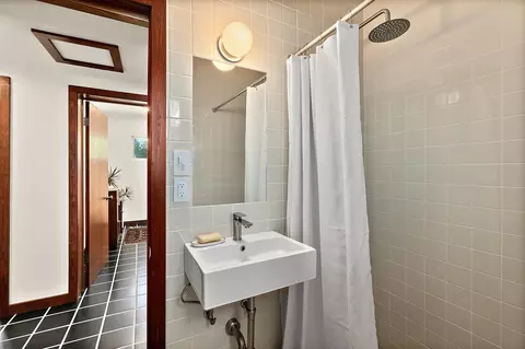 Bath - 231 N Whitney St, Saint Augustine, FL 32084 photo 2 of 2