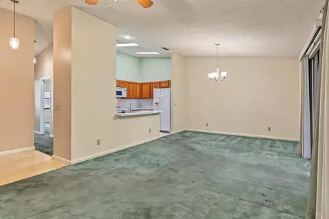 Living - 4 Navarra Ct, Saint Augustine, FL 32086 photo 2 of 3