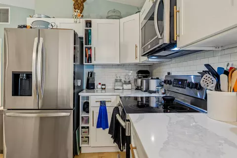 Kitchen - 60 Kon Tiki Cir, Saint Augustine, FL 32080 photo 2 of 7