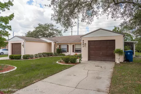 4305 Azora Rd, Spring Hill, FL 34608 photo 3