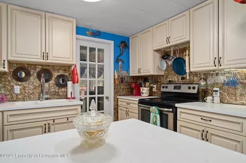 6421 Theresa, Weeki Wachee, FL 34607 photo 12