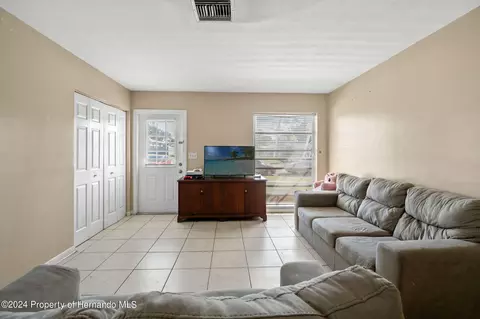 1073 Cobblestone, Spring Hill, FL 34606 photo 2