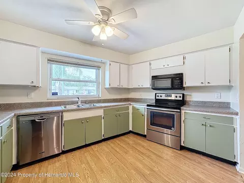 7155 Cambridge, Spring Hill, FL 34606 photo 2