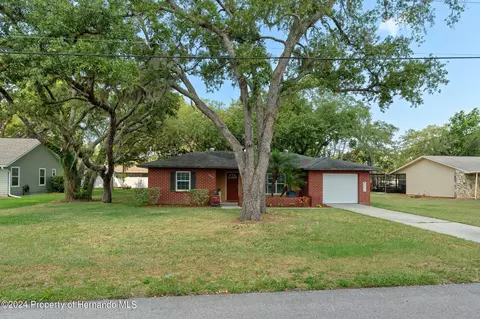 2459 Covington, Spring Hill, FL 34608 photo 4