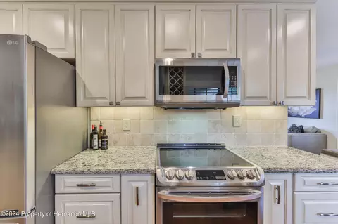 6803 Plumleaf Ct, Spring Hill, FL 34606 photo 7