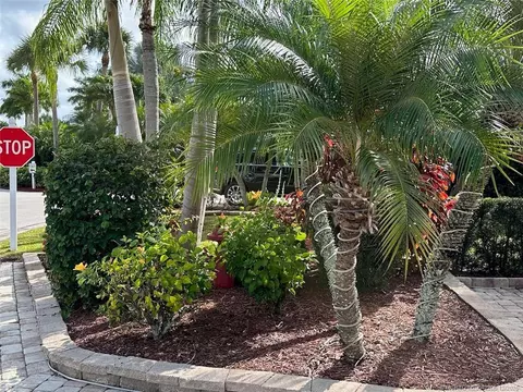 461 NW Sandtrap Ln, Port St Lucie, FL 34986