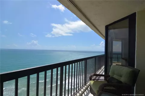 Exterior - 9500 S Ocean Dr #1805, Jensen Beach, FL 34957 photo 3 of 6