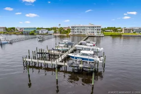 View/Area - 53 SE Seminole St #2B, Stuart, FL 34994 photo 3 of 4