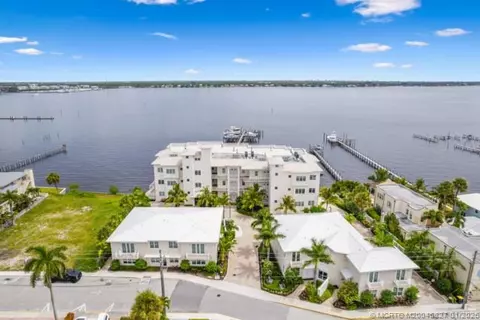 53 SE Seminole St #2B, Stuart, FL 34994