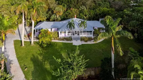 Exterior - 535 SW Siesta Way, Stuart, FL 34994 photo 2 of 9