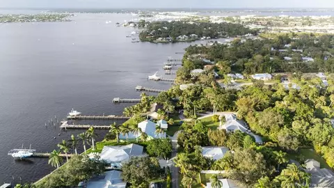 View/Area - 535 SW Siesta Way, Stuart, FL 34994 photo 4 of 7