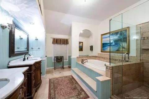 Bath - 535 SW Siesta Way, Stuart, FL 34994 photo 2 of 6