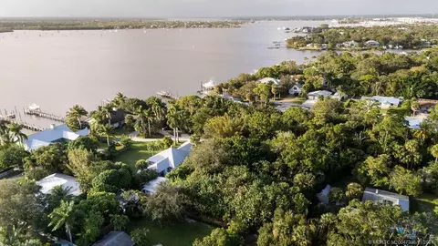 View/Area - 535 SW Siesta Way, Stuart, FL 34994 photo 3 of 7
