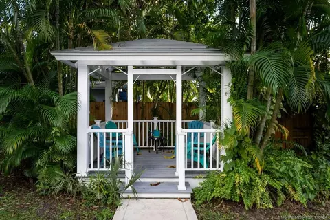 Exterior - 535 SW Siesta Way, Stuart, FL 34994 photo 5 of 9