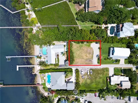 5157 NE Shore Village Ter, Stuart, FL 34996