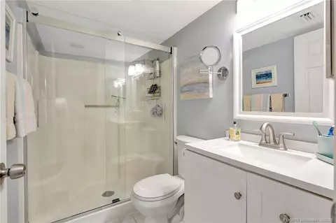 Bath - 540 SW South River Dr #202, Stuart, FL 34997 photo 1 of 2