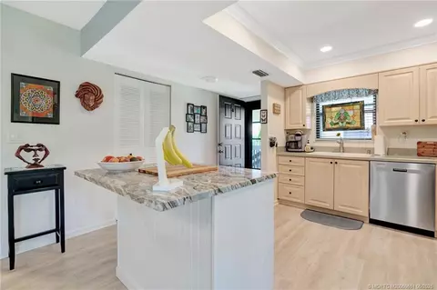 Kitchen - 540 SW South River Dr #202, Stuart, FL 34997 photo 4 of 4