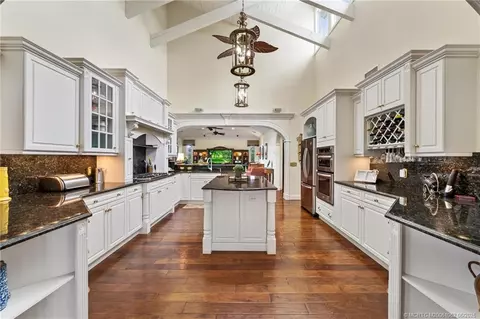 Kitchen - 3192 SE Fairway W, Stuart, FL 34997 photo 6 of 9