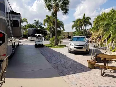 467 NW Sandtrap Ln, Port St Lucie, FL 34986