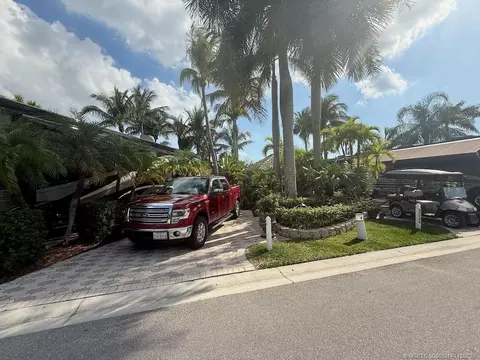 413 NW Chipshot Ln, Port St Lucie, FL 34986