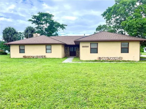 1025 SE 10th St, Stuart, FL 34996