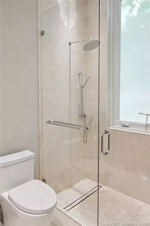 Bath - 6900 SE Harbor Cir, Stuart, FL 34996 photo 4 of 9