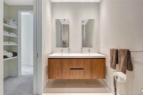 Bath - 6900 SE Harbor Cir, Stuart, FL 34996 photo 3 of 9