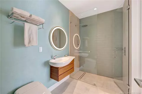 Bath - 6900 SE Harbor Cir, Stuart, FL 34996 photo 7 of 9