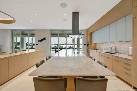 Kitchen - 6900 SE Harbor Cir, Stuart, FL 34996 photo 3 of 8