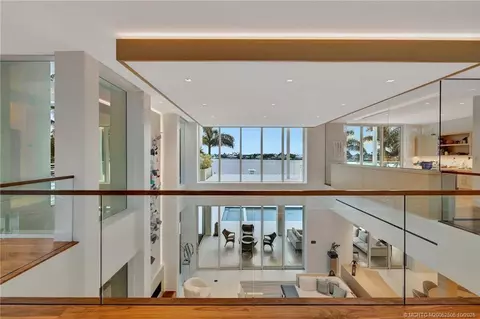 Entry Way - 6900 SE Harbor Cir, Stuart, FL 34996 photo 5 of 8