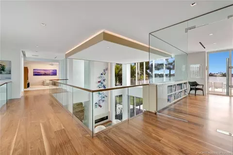 Entry Way - 6900 SE Harbor Cir, Stuart, FL 34996 photo 6 of 8