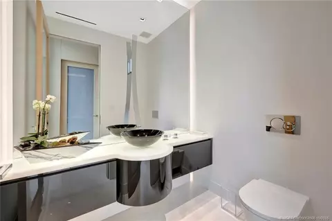 Bath - 6900 SE Harbor Cir, Stuart, FL 34996 photo 1 of 9