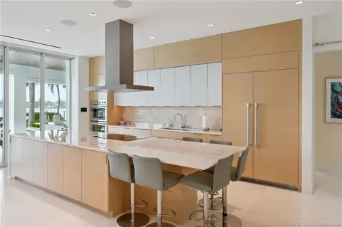 Kitchen - 6900 SE Harbor Cir, Stuart, FL 34996 photo 5 of 8