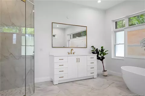 Bath - 3487 SE Doubleton Dr, Stuart, FL 34997 photo 2 of 8