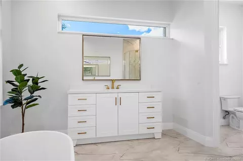 Bath - 3487 SE Doubleton Dr, Stuart, FL 34997 photo 3 of 8