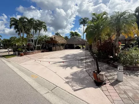 469 NW Sandtrap Ln, Port St Lucie, FL 34986
